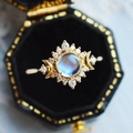 Bague rétro japonaise en or avec pierre de lune au design de déesse soleil lune - US 6 / Or
