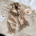Weicher Schal aus Kaschmirimitat in Camel mit Fransen und dezentem Etikett-Detail - 200*65cm / Beige