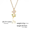 Goldene Geburtsblumenkette mit lilafarbenem und grünem Emaille-Anhänger auf weißem Grund - Goldfarbe - Prunkwinde