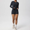 Conjunto deportivo negro de 3 piezas con chaqueta ajustada, camiseta y pantalones cortos - S / Negro