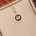 Gouden evil eye ketting met emaille en kristallen in een luxe sieradendoosje - Zwart