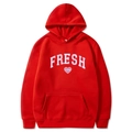 Roter Kapuzenpullover mit Fresh Love Print und Kängurutasche auf weißem Hintergrund - S / Oberteil (312) / Rot