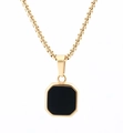 Collana minimalista dorata con pendente quadrato e gemma nera incastonata al centro - Collana con ciondolo ottagonale con inserto nero (2B0107-3) / Oro