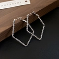Boucles d'oreilles argentées minimalistes en forme de losange texturé sur cuir - Argent (Tige de boucle d'oreille en argent sterling 925)