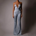 Tuta sexy in raso azzurro con scollo a V profondo e catene dorate decorative - L / Azzurro