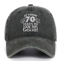 Détail de la broderie sur une casquette en coton délavé pour le 70e anniversaire - 70ème anniversaire / Vert Armée