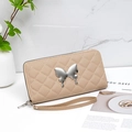 Elegante khaki gesteppte lange Geldbörse mit silbernem Schmetterling und Handgelenkschlaufe - Lang Gesteppt Schmetterling / Aprikose