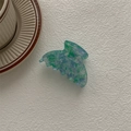 Detalle de pinza para el pelo de resina con patrón veteado azul y verde sobre fondo - Verde Floral