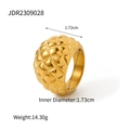 Detalle del anillo de acero inoxidable dorado con diseño acolchado y ancho de 1,72 cm - US 6 / Dorado