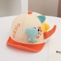 Dettaglio del cappellino beige a rete per neonati con dinosauro 3D e ricamo Hello arancione - 48cm 6-20 mesi / Arancione