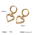 Goldene Edelstahl-Herz-Ohrringe mit gehämmerter Metalltextur für Damen im Hoop-Stil - Unregelmäßiger Gehämmerter Herz Stil / Gold