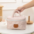Gesteppte Kosmetiktasche aus Baumwolle mit Bärenstickerei und großem Fassungsvermögen - Große Kosmetiktasche