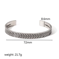 Bracciale rigido aperto in acciaio inossidabile argento con motivo a freccia e trama - Stile con Motivo a Trama Diagonale (TB7040-A)