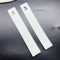 Dettaglio del cartellino in PVC bianco per gioielli con testo Fashion e taglia S - 3.5*21.5 Testo grigio