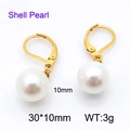 Orecchini minimalisti placcati oro con pendenti di perle di conchiglia bianche 10mm - Forma Rotonda (KE44018-Z)