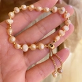 Detalle de la pulsera ajustable de perlas de agua dulce bañada en oro con borlas - Perla Champagne Ajustable Con Cordón (6#)
