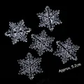 Cinque fiocchi di neve in acrilico da 5,2 cm per decorazioni di torte natalizie - Fiocco di Neve in Plastica Trasparente / Confezione da 5