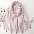 Eleganter cremefarbener Schal mit rosa Blattmuster und Fransen für den Sonnenschutz - Rosa Erdbeerblatt-Druck (SL2405-009)