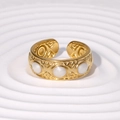 Anillo vintage de acero inoxidable bañado en oro 18K con detalle blanco decorativo - Blanco Perlado