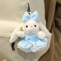 Portachiavi a forma di coniglio bianco con vestito blu appeso a uno zaino crema - Stile Vestito Blu Principessa Dolce