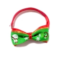 Détail macro d'un nœud papillon de Noël pour animaux avec motifs bonhomme de neige - VN094-11 Nœud Papillon Imprimé Bonhomme de Neige de Noël Vert / Vert