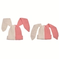 Dettaglio del cappello in maglia rosa e bianco con grandi orecchie da coniglio - Berretto Orecchie da Coniglio Bianco Rosa