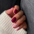 Short square burgundy and pink press-on nails with white floral pattern 24pcs set - Bz1597 Hands As Soft As Tender Shoots / Glue Type