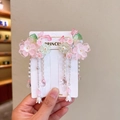 Dettaglio di fermagli Hanfu con petali rosa, perle e lunghe nappe pendenti - 134-5 Clip per coppia di nappe di perle floreali rosa