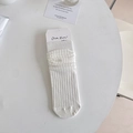 Weiße gerippte Socken im Mary-Jane-Stil mit modischem lockeren Stulpen-Design - Verpackte Schlanke Streifen / Weiß