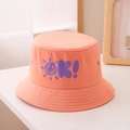 Dettaglio cappello pescatore arancione in cotone con stampa OK e cuciture parallele - Arancione / 52cm (2-5 Anni)