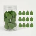 Dettaglio di 12 spugnette trucco verdi senza lattice in un contenitore trasparente - 12 Pezzi Barattolo Verde Matcha