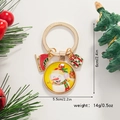 Détail du porte-clés bonhomme de neige de Noël avec patins à glace et boîte cadeau - Bonhomme de neige avec écharpe rouge