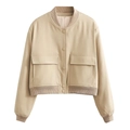 Λεπτομέρεια μπεζ μπουφάν bomber με ριμπ γιακά, κουμπιά και μεγάλες τσέπες με καπάκι - S / Tops / Μπεζ