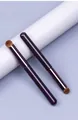 Siliconen lippenpenseel met deksel in donkerpaars met zachte gele vezelharen voor concealer - Koffiehandvat Zwart Goud