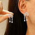 Zilveren strik oorbellen met fonkelende druppelkristallen voor een zoete stijl - Wit K Zilver Strik Zirkonia Hanger (M-197)