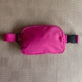 Waterproof rose red sports waist bag with adjustable strap and buckle closure - Fuschia