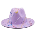 Dettaglio ravvicinato del cappello fedora in feltro viola chiaro con schizzi di vernice colorata - M (56-58cm) / Viola Taro