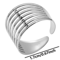 Nahaufnahme des mehrlagigen Edelstahlrings mit Abmessungen der Breite von 1.7cm für Damen - Silber