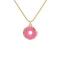Gouden ketting met roze donut hanger en blauwe spikkels op een witte achtergrond - Donut / Roze