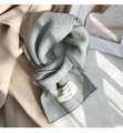 Bufanda de punto para invierno con patrón de espiga gris y blanco y textura suave - Chevron / Azul claro