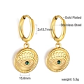 Dettaglio degli orecchini a ventaglio placcati oro con occhio greco e pietra verde - Orecchini a Medaglione Rotondo Malocchio