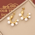 Eleganti orecchini a C placcati oro con file di perle color crema su sfondo in pelle - Stile Multi-Perla a Forma di C (3#)