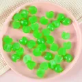 Kleine grüne herzförmige PVC-Perlen für DIY-Handwerk, Größe 1.5x1.5cm - Apfelscheibe (Grünes Herz)
