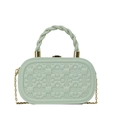 Bolso tipo caja verde menta con diseños de corazones y correa de cadena oro - Verde