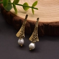 Vintage 925 silver earrings with hammered gold finish and teardrop freshwater pearls - Hammered Irregular Fan Studs