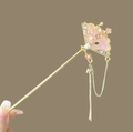 Horquilla de pelo dorada tradicional con flor en forma de abanico rosa y borlas - Rosa