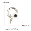 Elegante broche de flor dorada con cristal verde, perlas blancas y diamantes de imitación - Dorado / Centro Verde