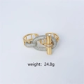 Bague OT de luxe plaquée or sertie de zircons avec un design ajouré de style clôture - Bague