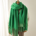 Écharpe en mohair vert herbe avec longues franges, écharpe d'hiver chaude et douce unisexe - Verdoyant / 240x38cm