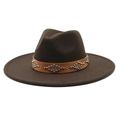 Dettaglio del cappello fedora in lana marrone con cinturino in ecopelle e borchie d'argento - Adulto 56-59cm / Marrone